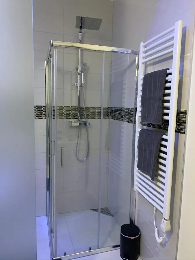 Executive Double Room With En-Suite City Centre In Guest House R1 Luxembourg