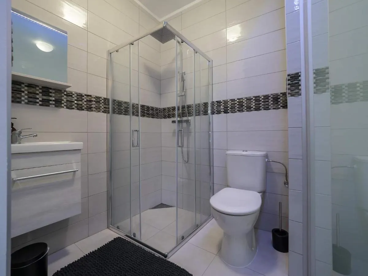 Executive Double Room With En-Suite City Centre In Guest House R1 Luxembourg Luxembourg